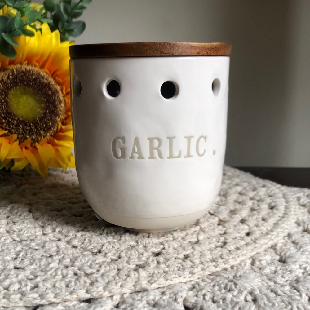Rae Dunn GARLIC Cellar